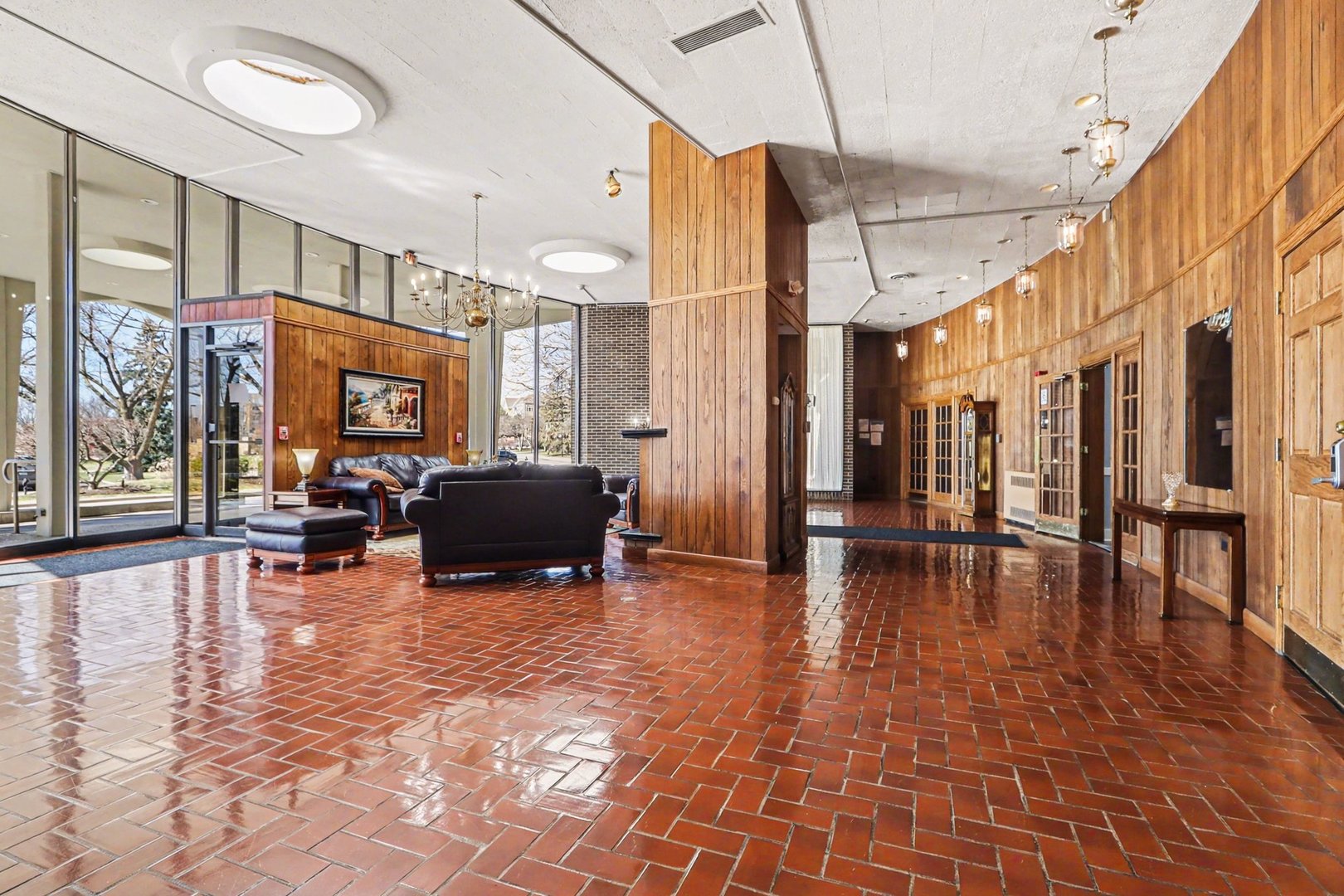 20 N Tower Road #4C, Oak Brook, IL 60523