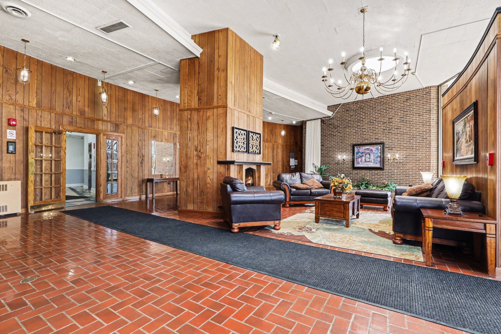 20 N Tower Road #4C, Oak Brook, IL 60523