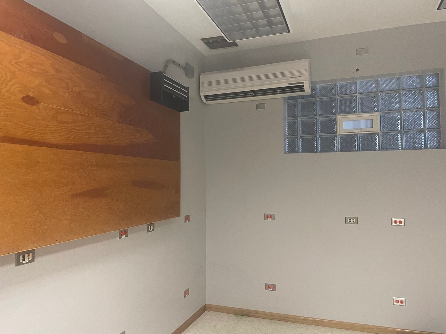 7641 W 63rd Street, Summit, IL 60501