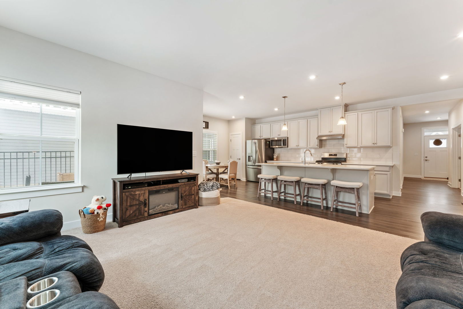 3694 Reddington Circle, Elgin, IL 60124