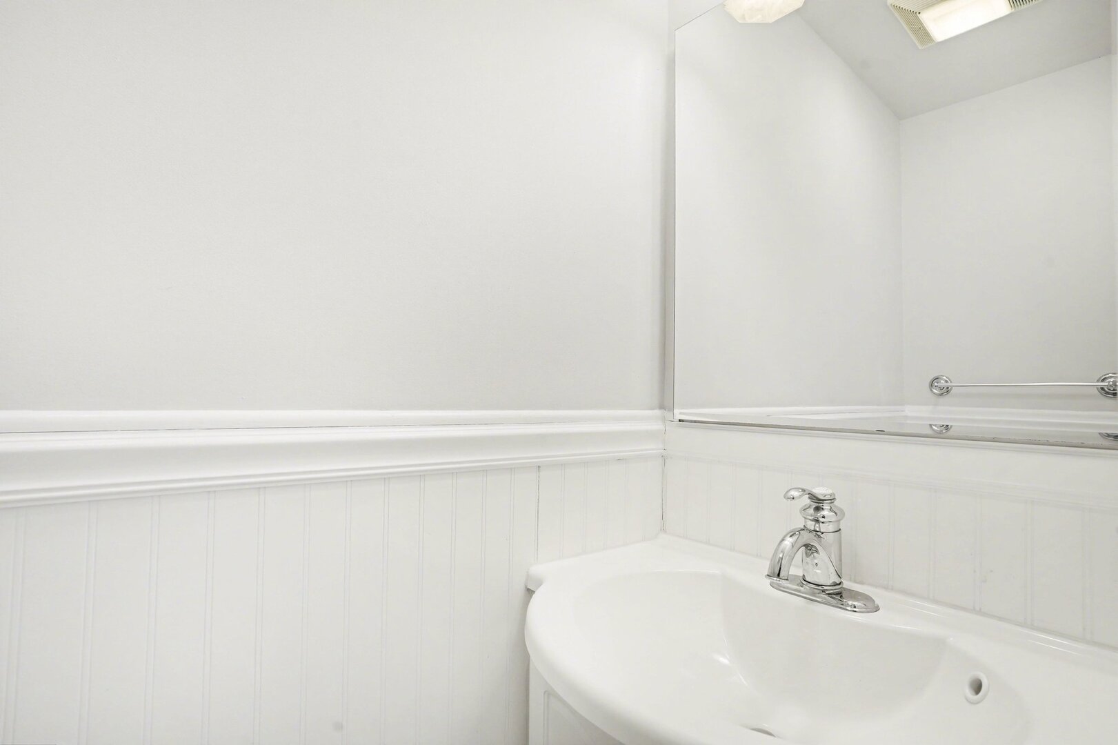 995 S Swain Avenue, Elmhurst, IL 60126