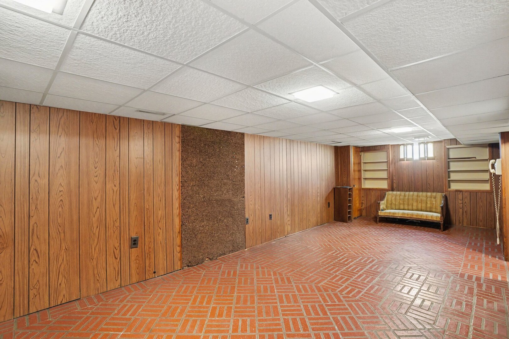 995 S Swain Avenue, Elmhurst, IL 60126