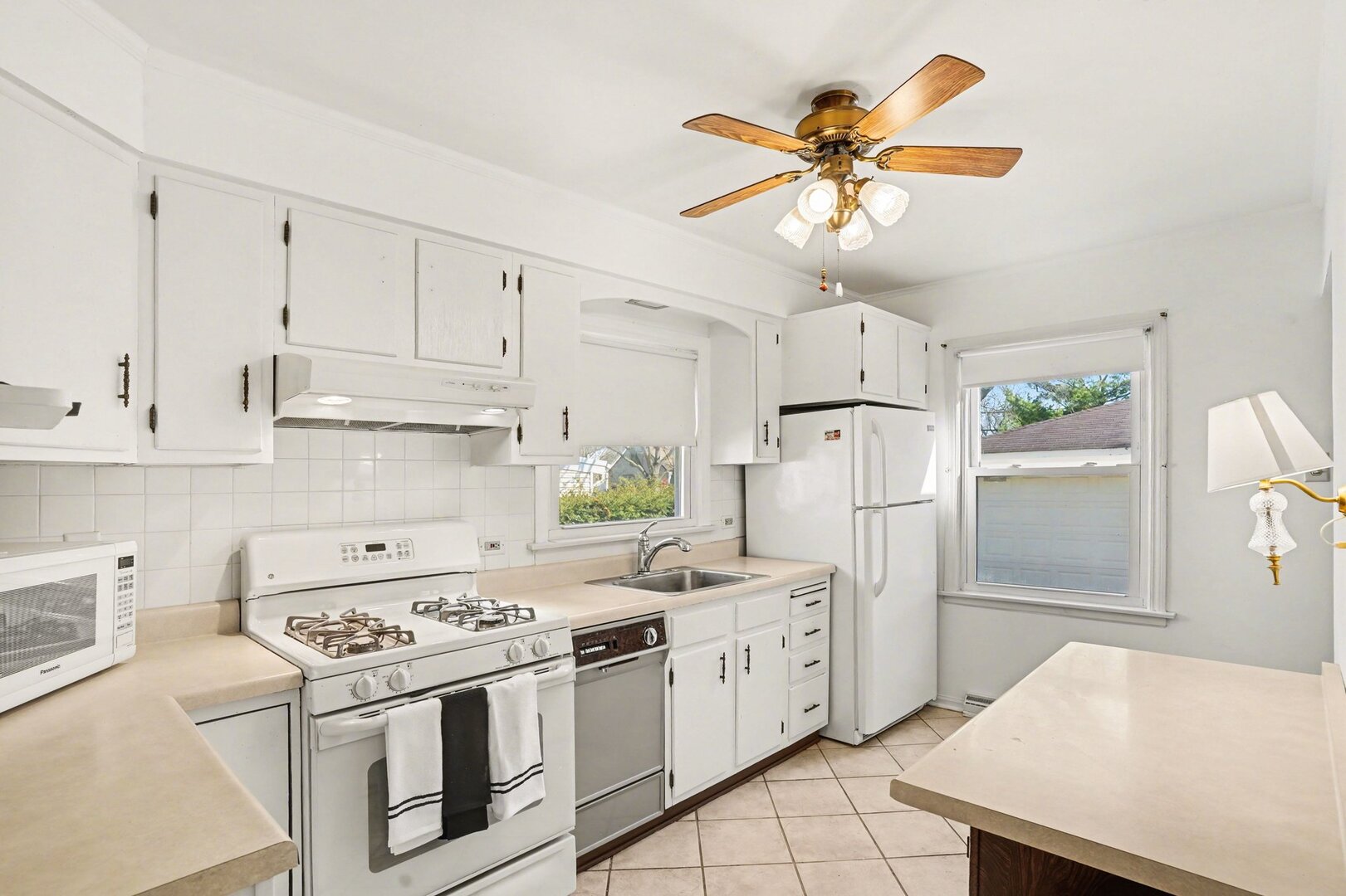 995 S Swain Avenue, Elmhurst, IL 60126