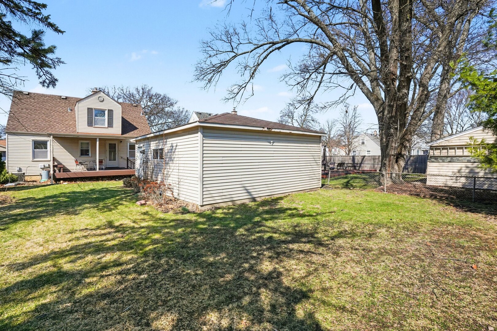 995 S Swain Avenue, Elmhurst, IL 60126