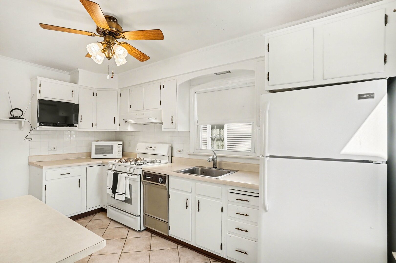 995 S Swain Avenue, Elmhurst, IL 60126