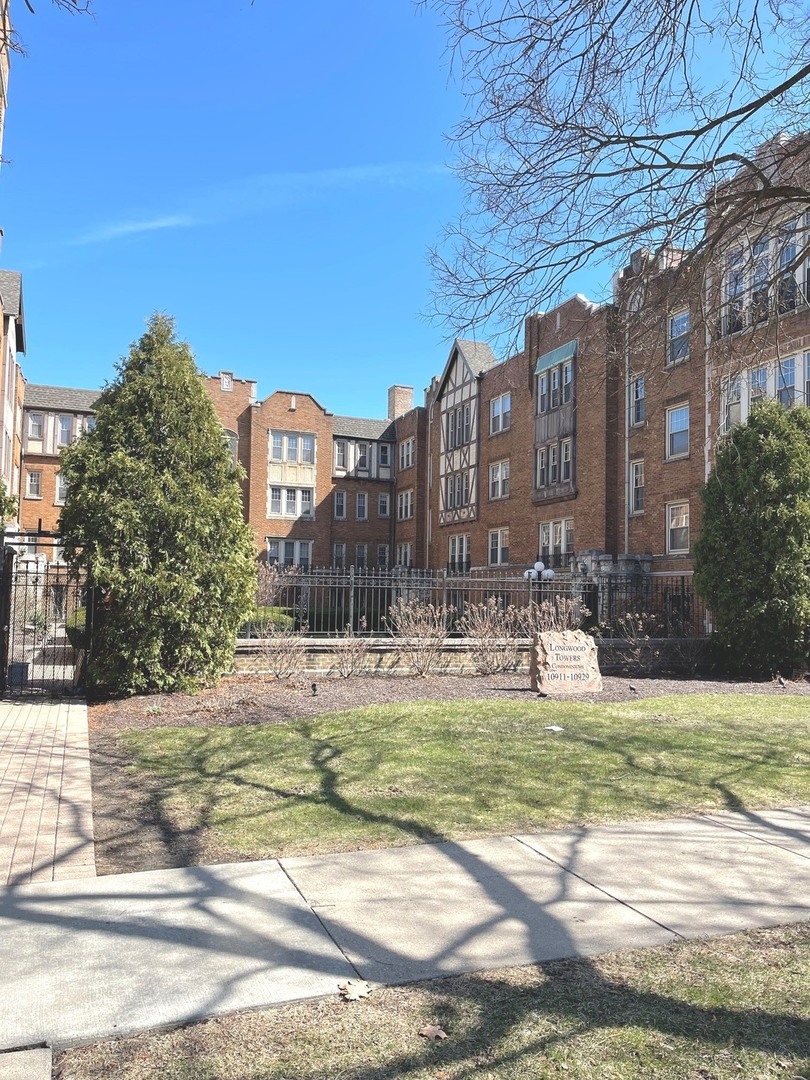 10925 S Longwood Drive #1, Chicago, IL 60643
