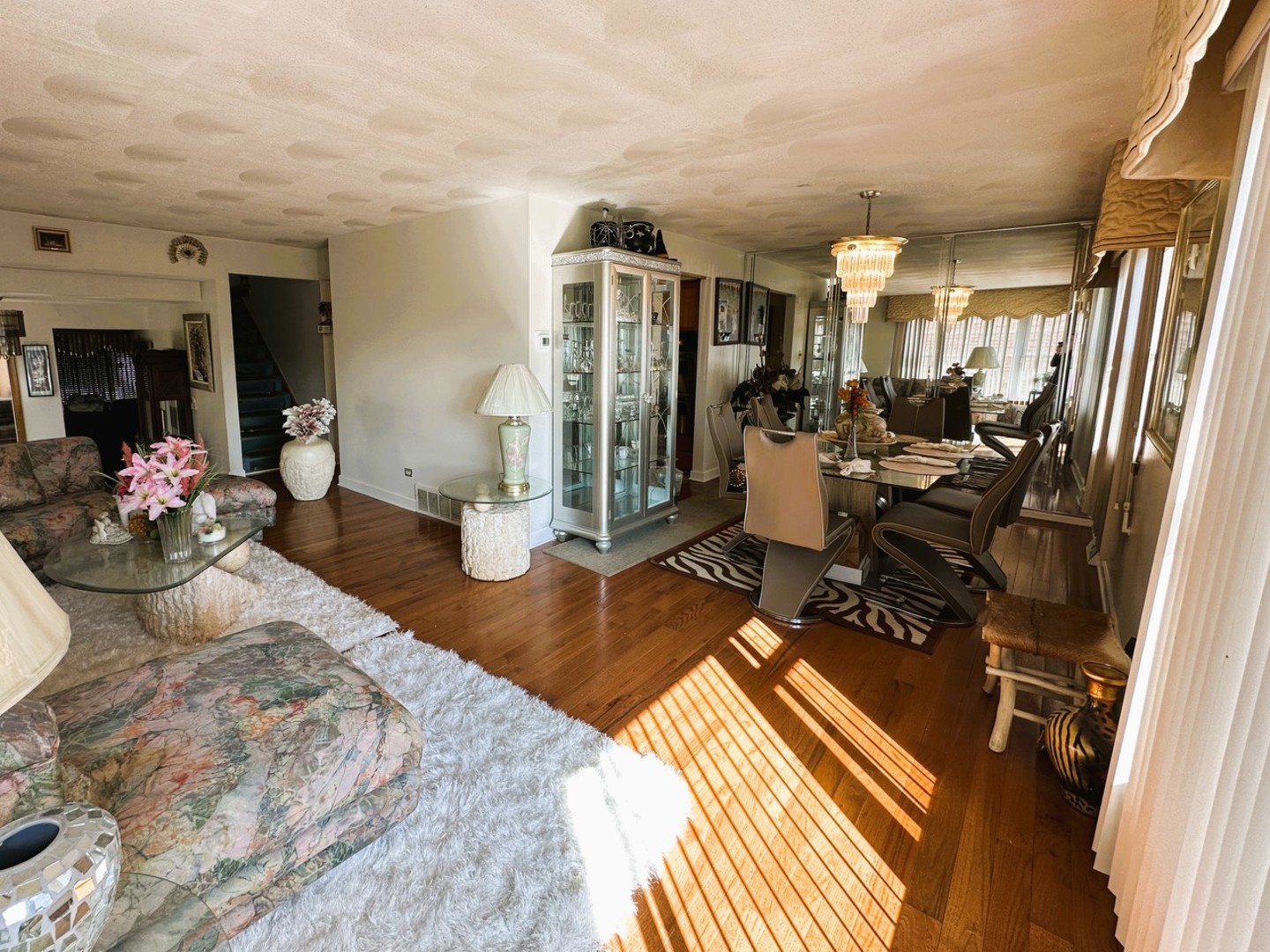 8220 S Mozart Street, Chicago, IL 60652