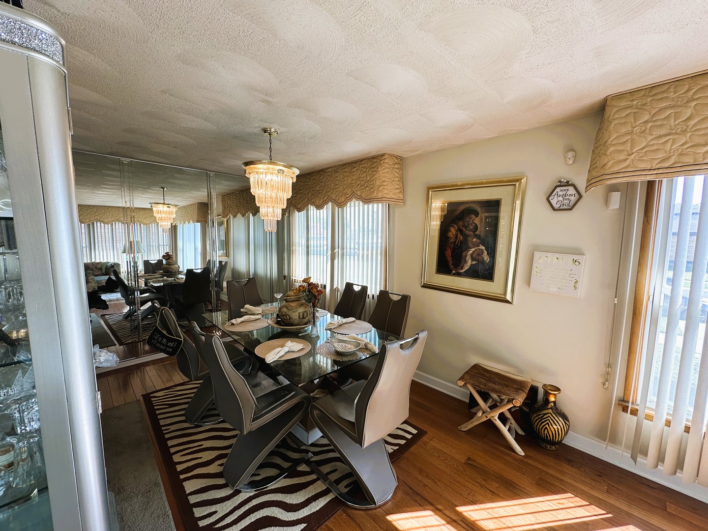 8220 S Mozart Street, Chicago, IL 60652