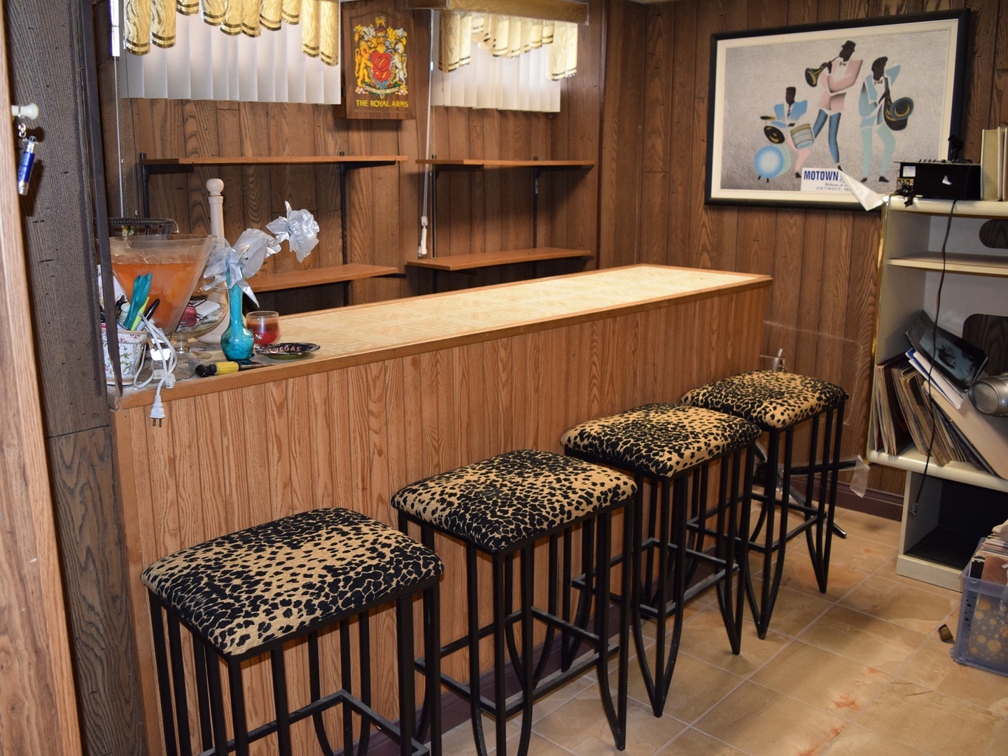 8220 S Mozart Street, Chicago, IL 60652