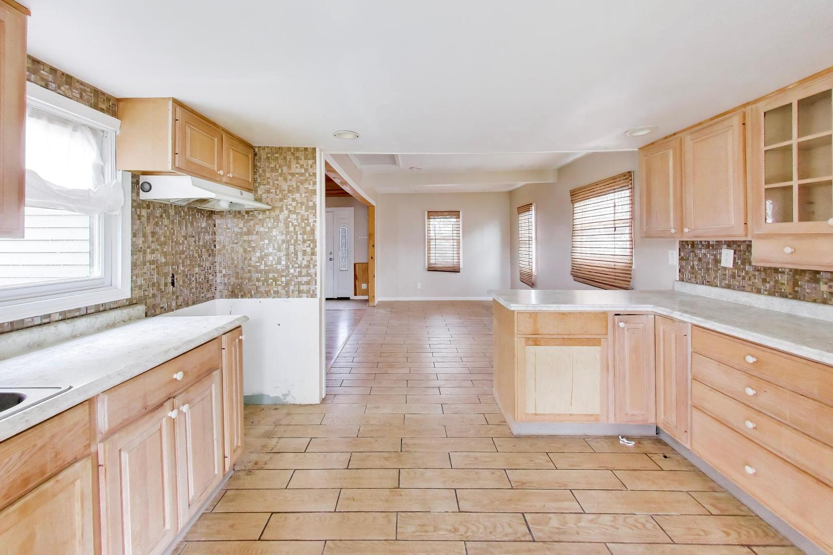 5115 Parkview Drive, Mccullom Lake, IL 60050