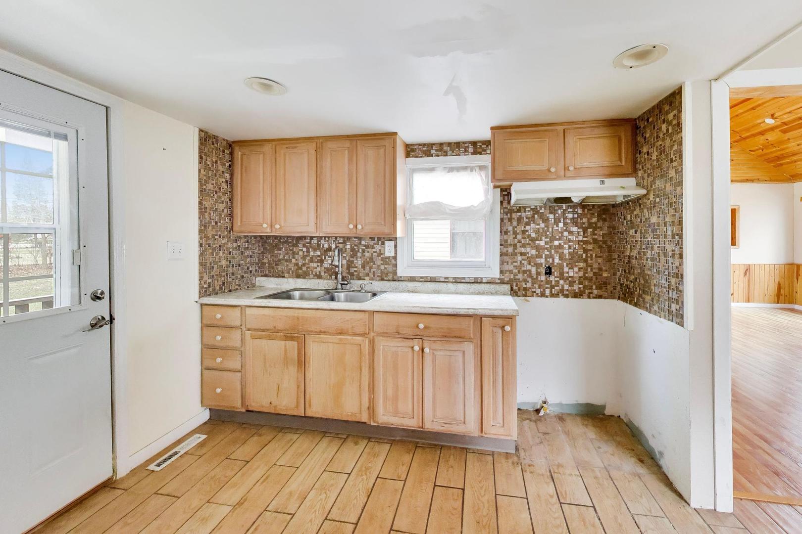 5115 Parkview Drive, Mccullom Lake, IL 60050