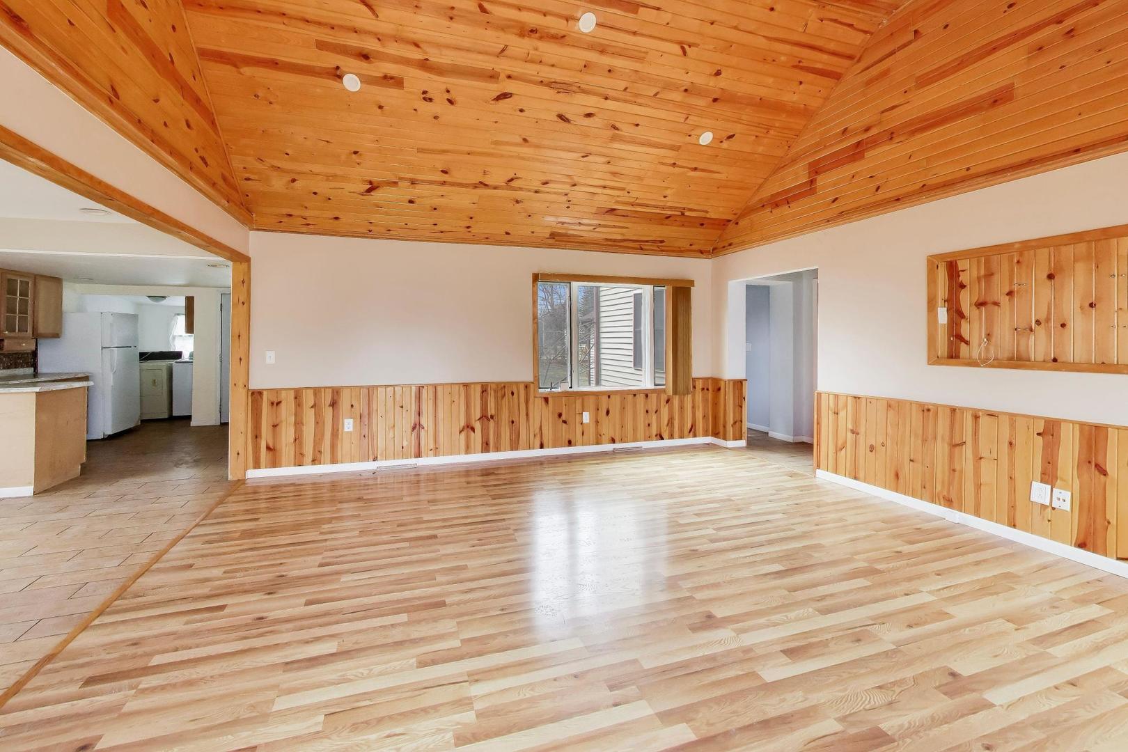 5115 Parkview Drive, Mccullom Lake, IL 60050