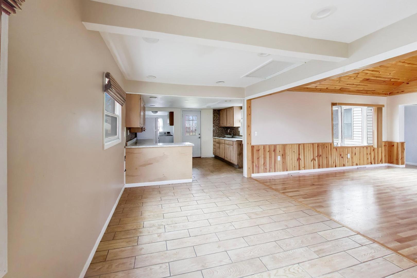 5115 Parkview Drive, Mccullom Lake, IL 60050