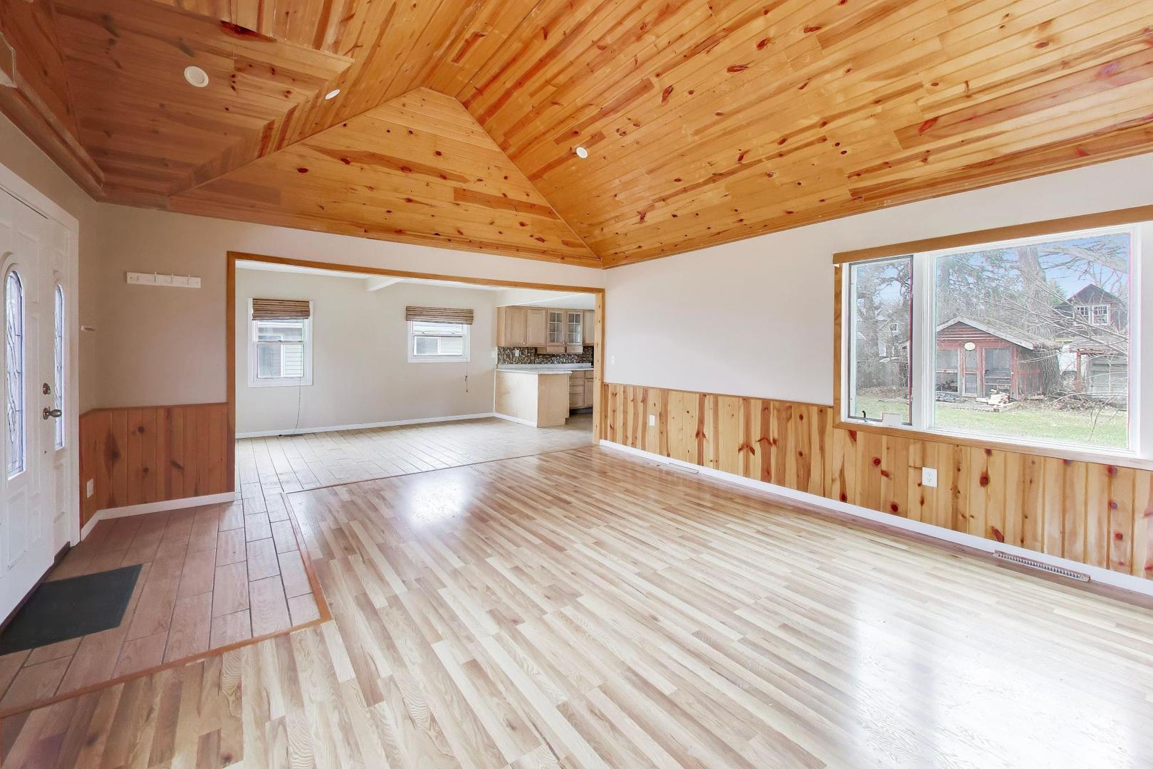 5115 Parkview Drive, Mccullom Lake, IL 60050