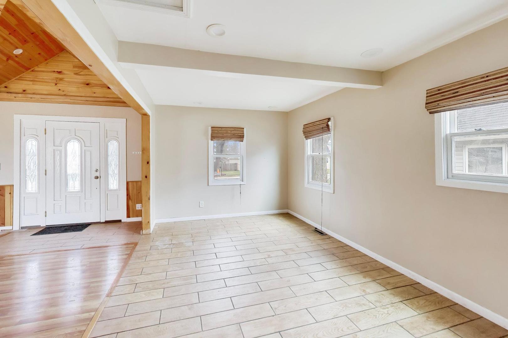 5115 Parkview Drive, Mccullom Lake, IL 60050