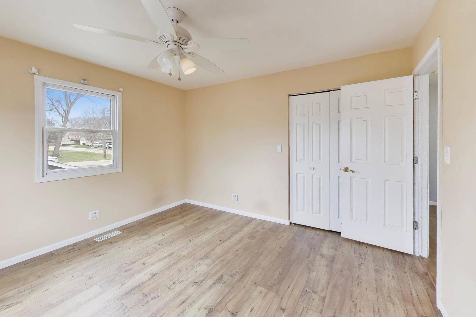 5115 Parkview Drive, Mccullom Lake, IL 60050