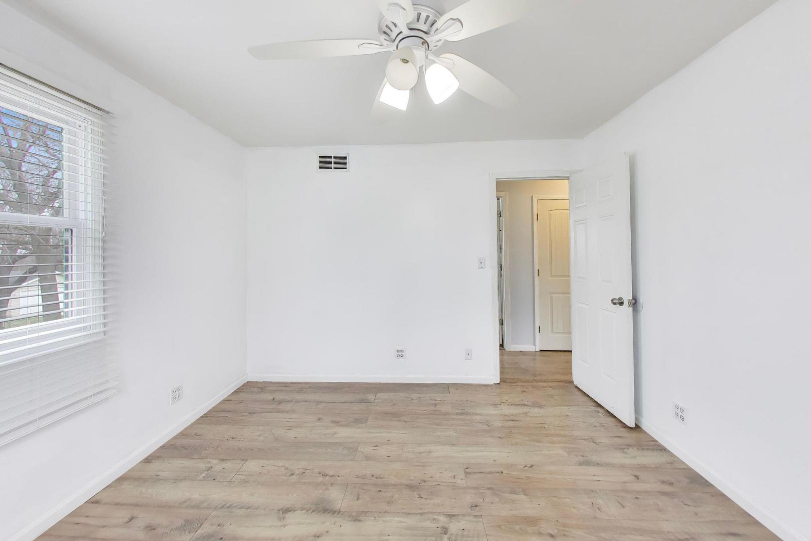 5115 Parkview Drive, Mccullom Lake, IL 60050