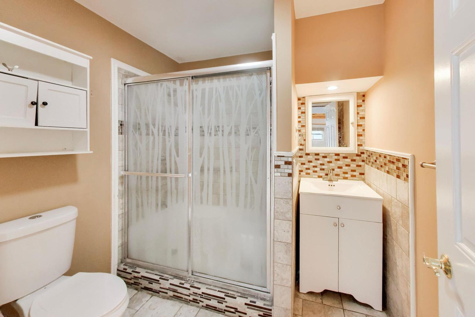 5115 Parkview Drive, Mccullom Lake, IL 60050