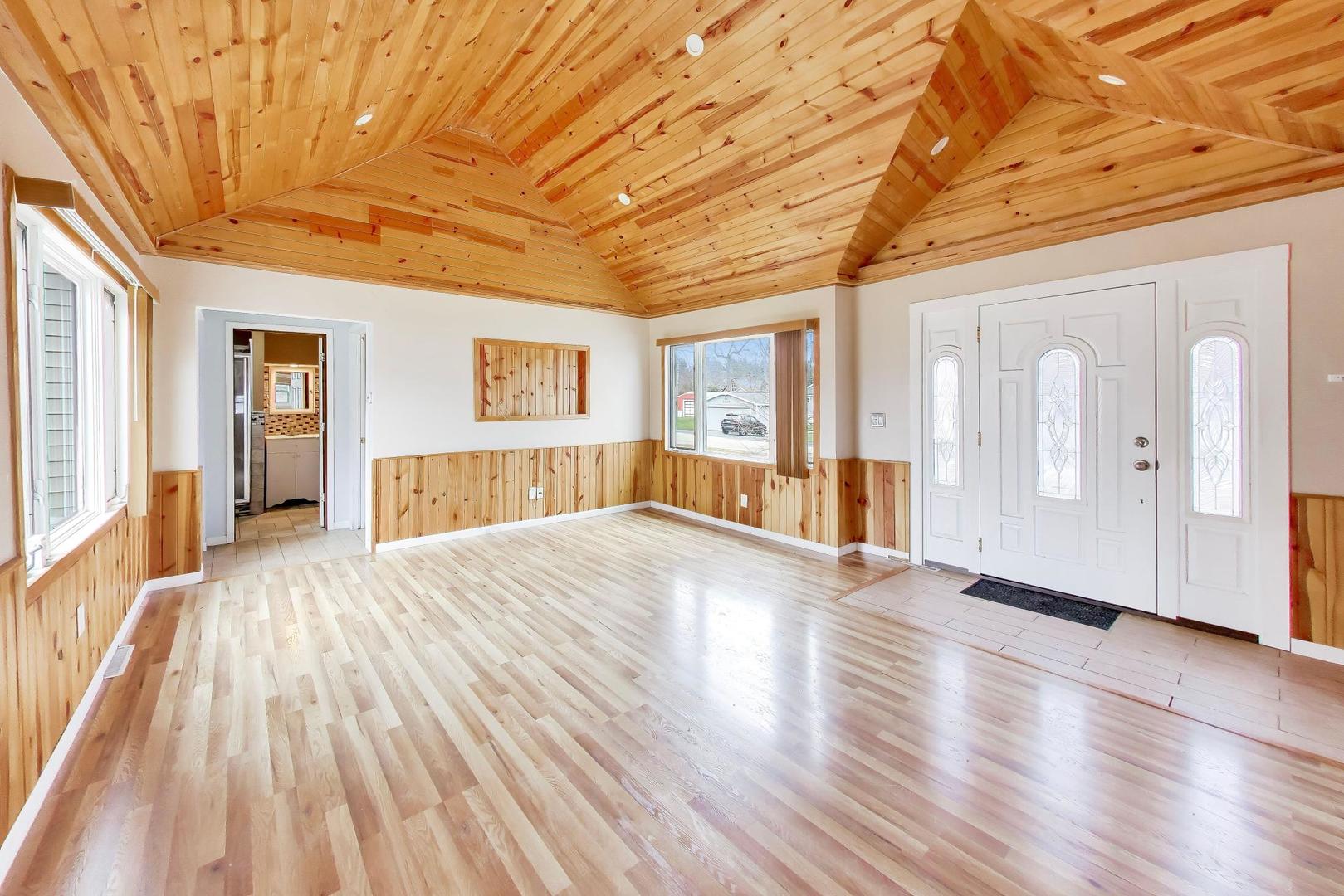 5115 Parkview Drive, Mccullom Lake, IL 60050