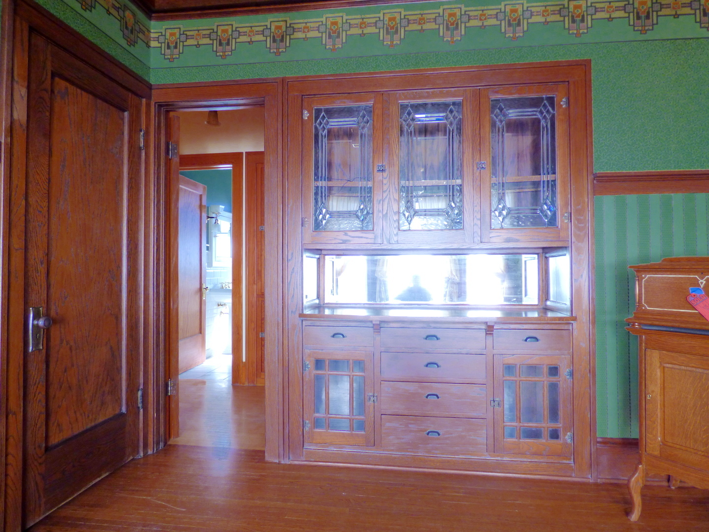 121 Monroe Avenue, Elgin, IL 60123