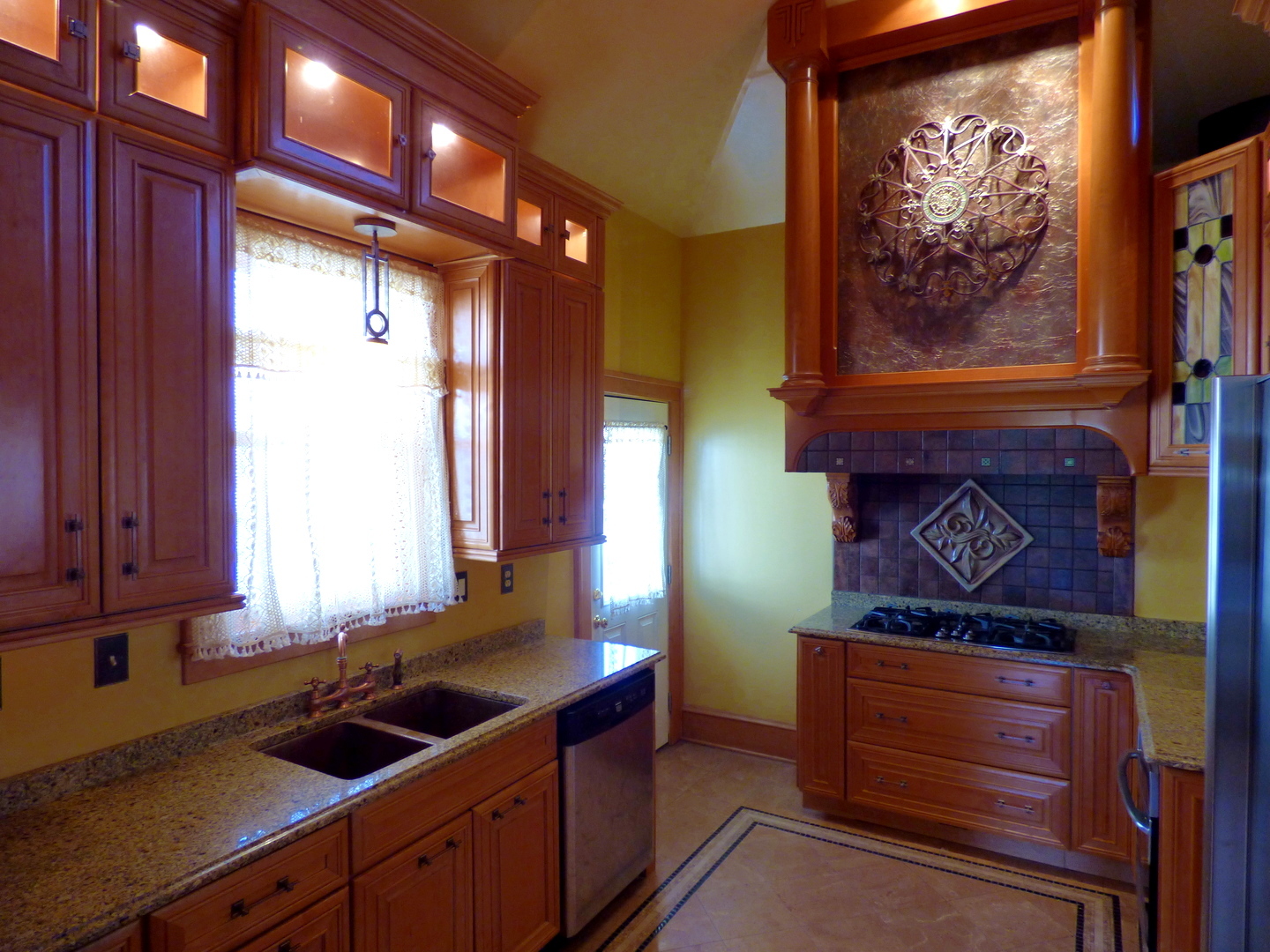 121 Monroe Avenue, Elgin, IL 60123