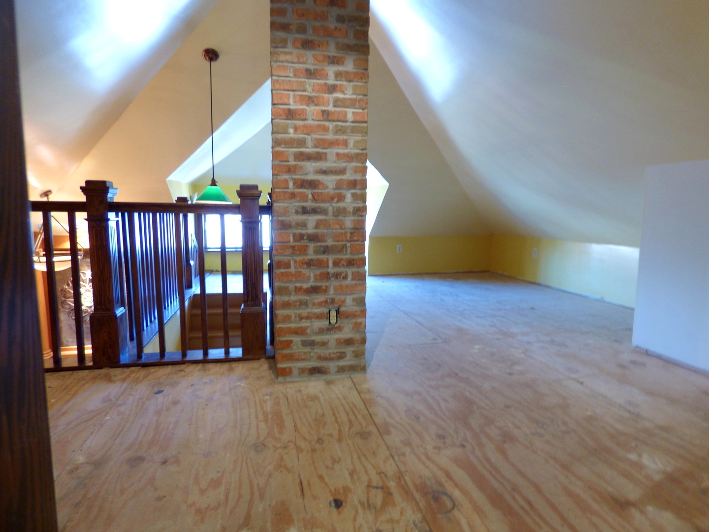 121 Monroe Avenue, Elgin, IL 60123