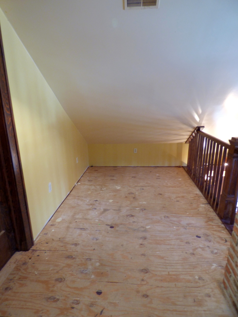 121 Monroe Avenue, Elgin, IL 60123