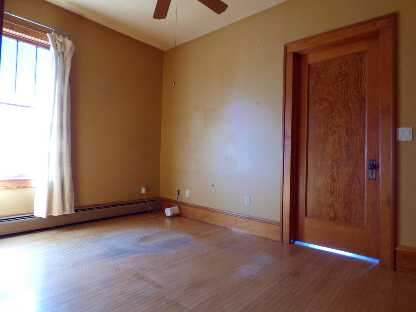 121 Monroe Avenue, Elgin, IL 60123