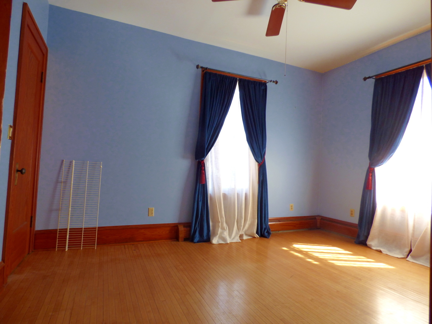 121 Monroe Avenue, Elgin, IL 60123