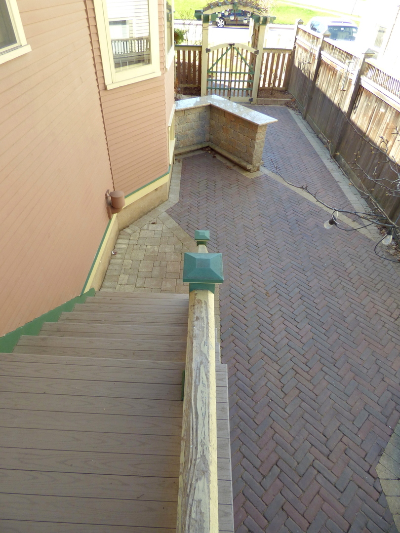 121 Monroe Avenue, Elgin, IL 60123