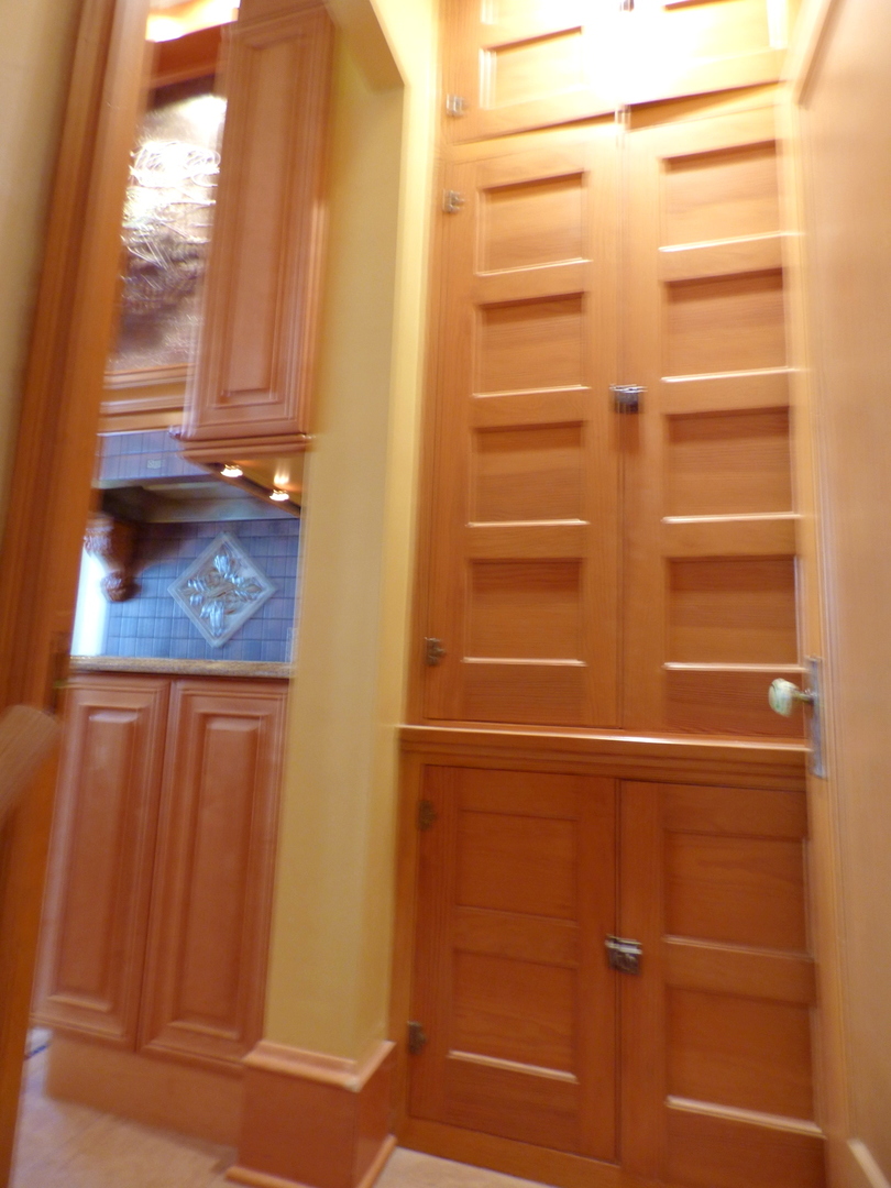 121 Monroe Avenue, Elgin, IL 60123