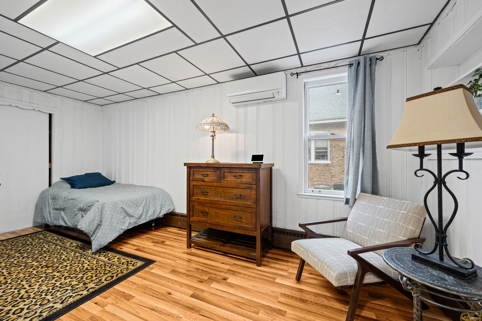 6550 W Ebinger Drive, Niles, IL 60714