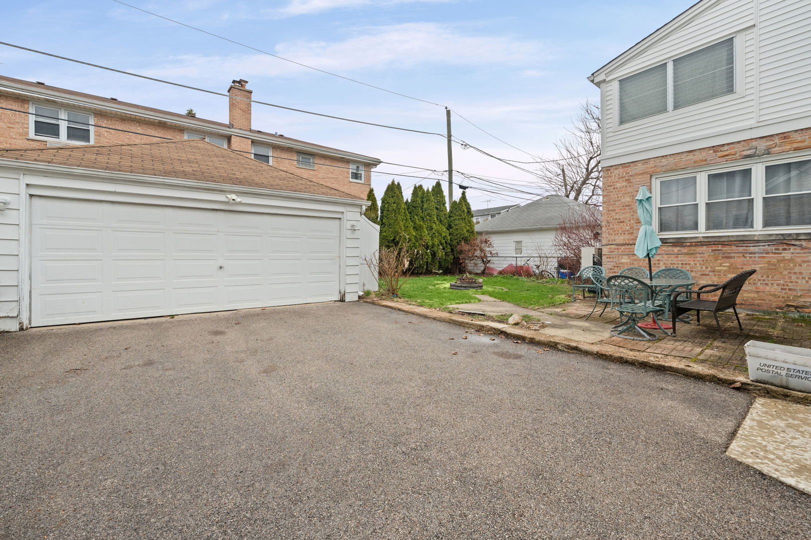 6550 W Ebinger Drive, Niles, IL 60714