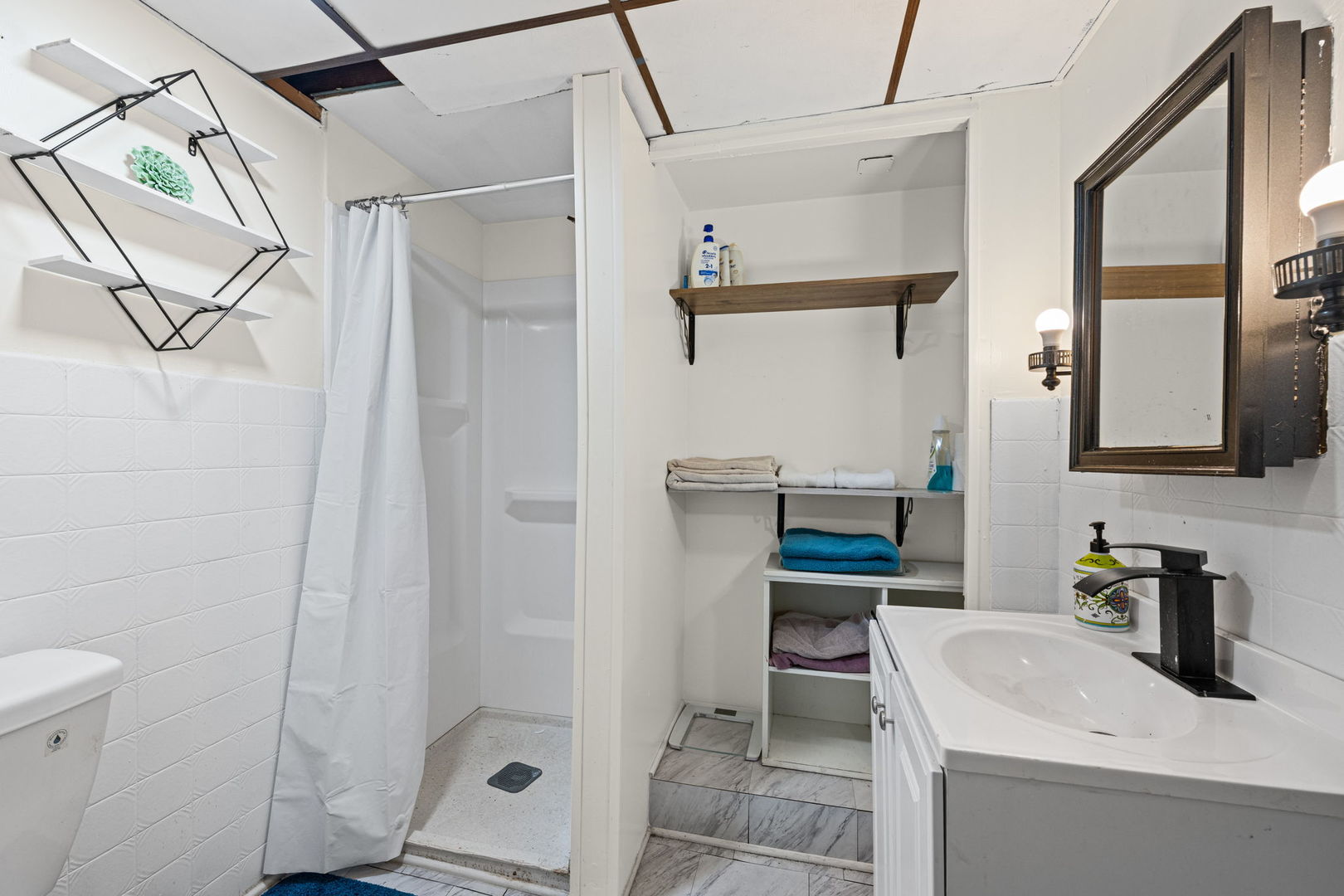 6550 W Ebinger Drive, Niles, IL 60714