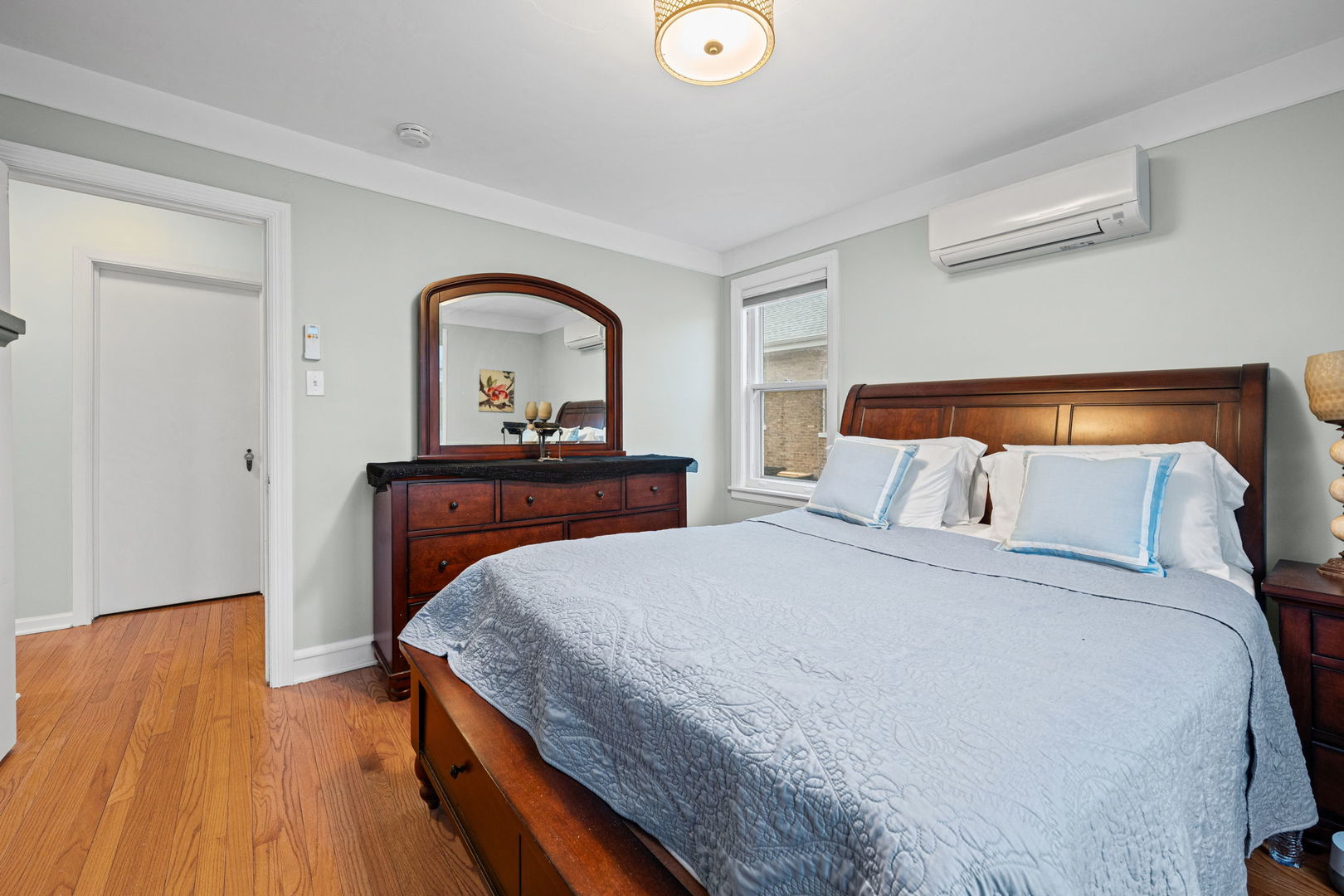 6550 W Ebinger Drive, Niles, IL 60714