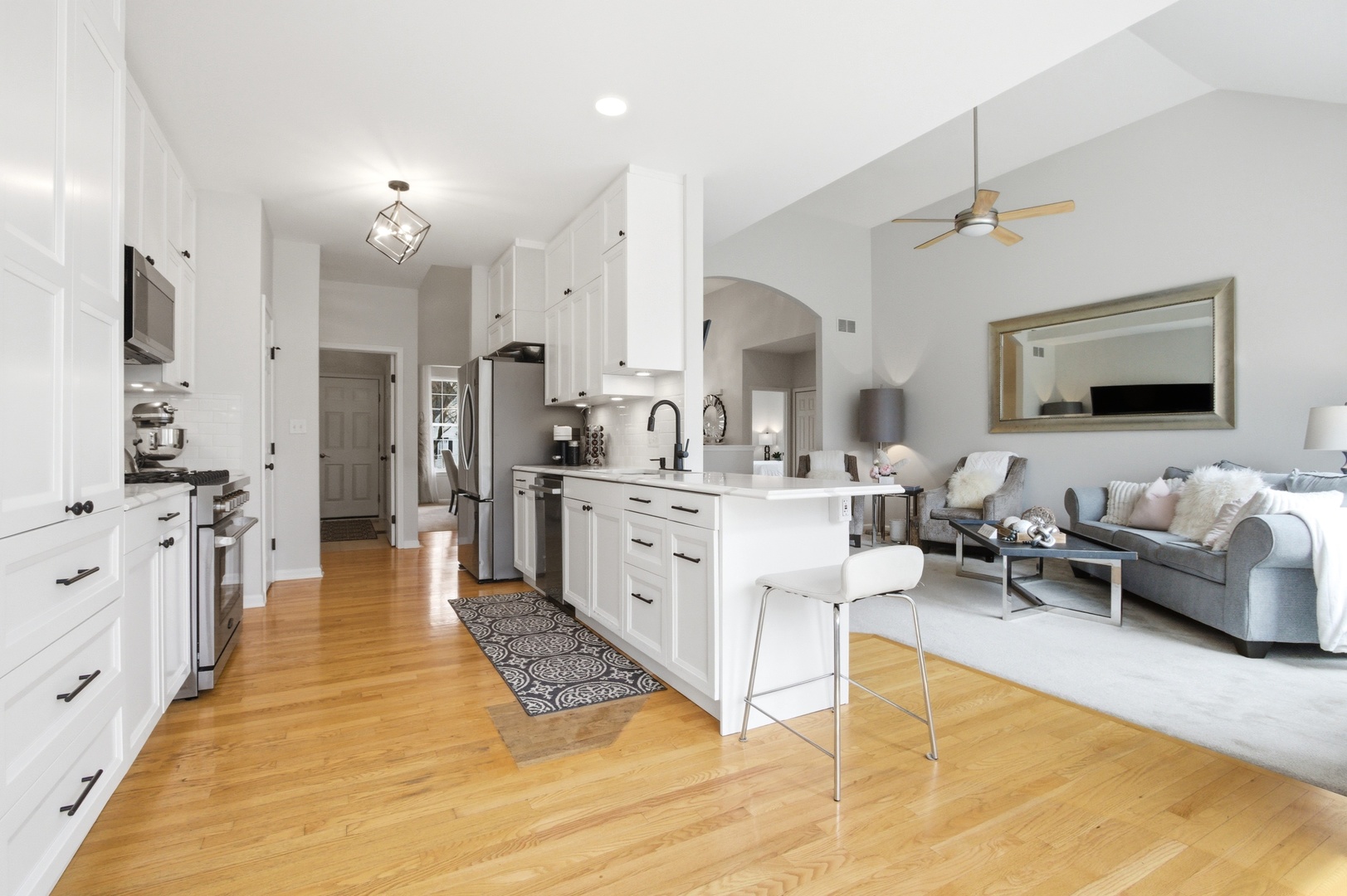 595 Kelly Avenue, Yorkville, IL 60560