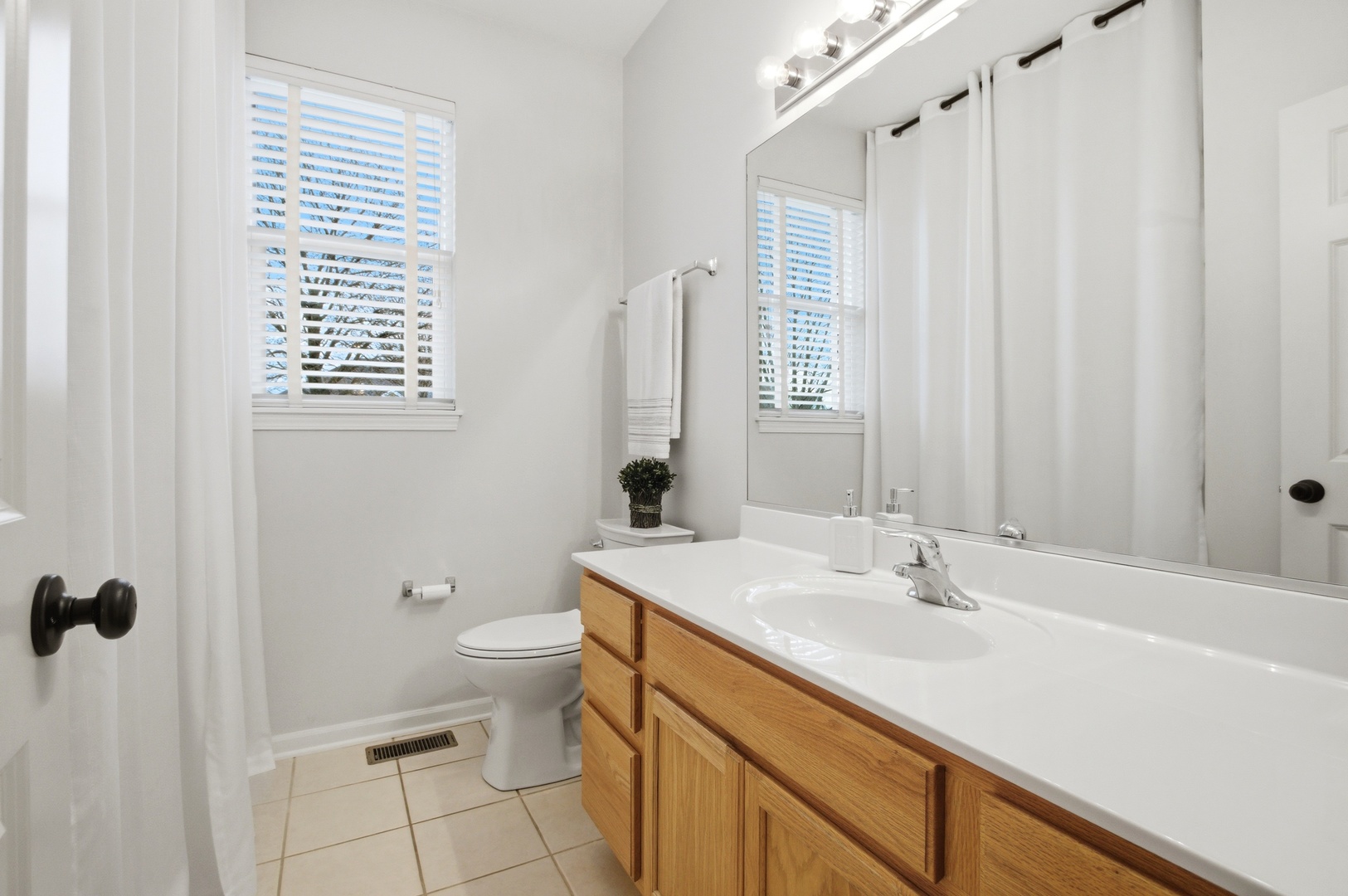 595 Kelly Avenue, Yorkville, IL 60560