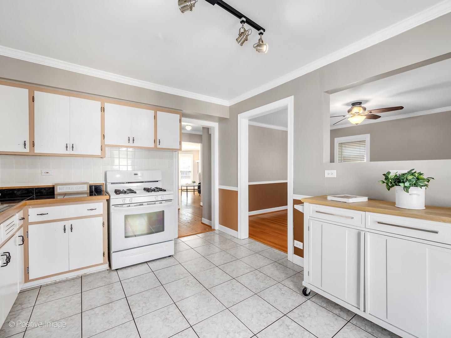 10264 Pelham Street, Westchester, IL 60154