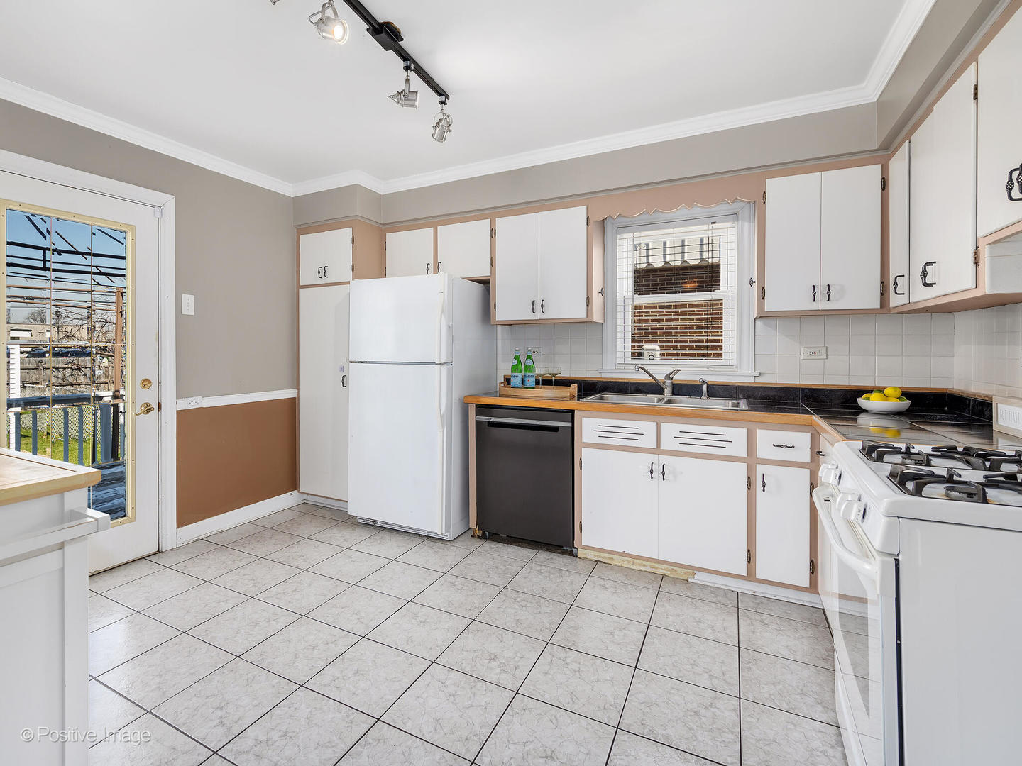 10264 Pelham Street, Westchester, IL 60154