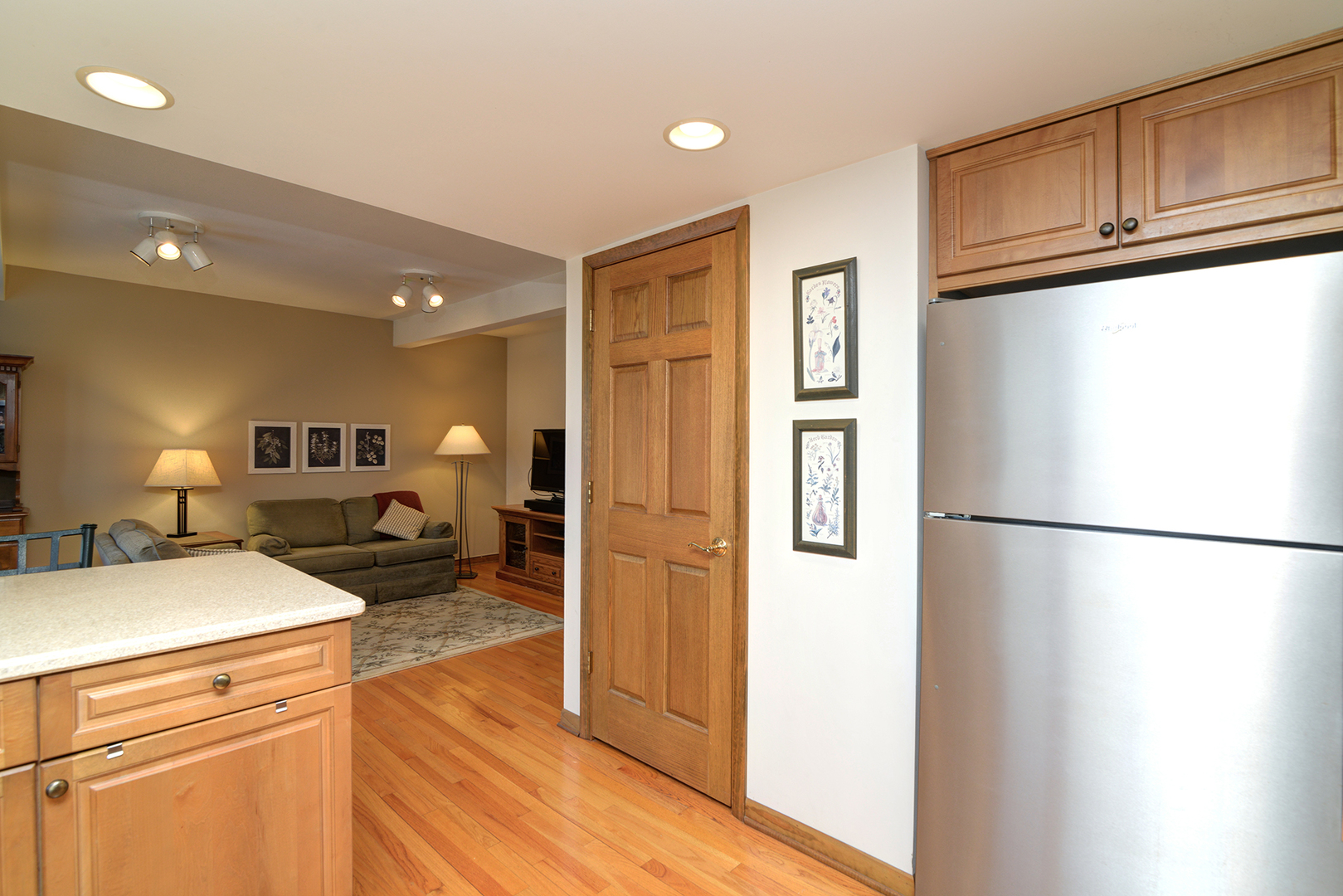 213 Arapahoe Trail, Carol Stream, IL 60188