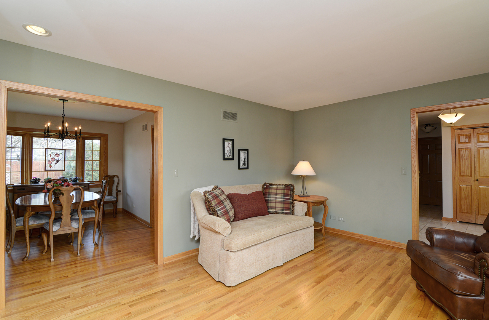 213 Arapahoe Trail, Carol Stream, IL 60188