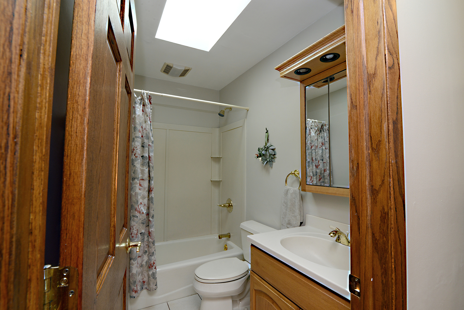 213 Arapahoe Trail, Carol Stream, IL 60188