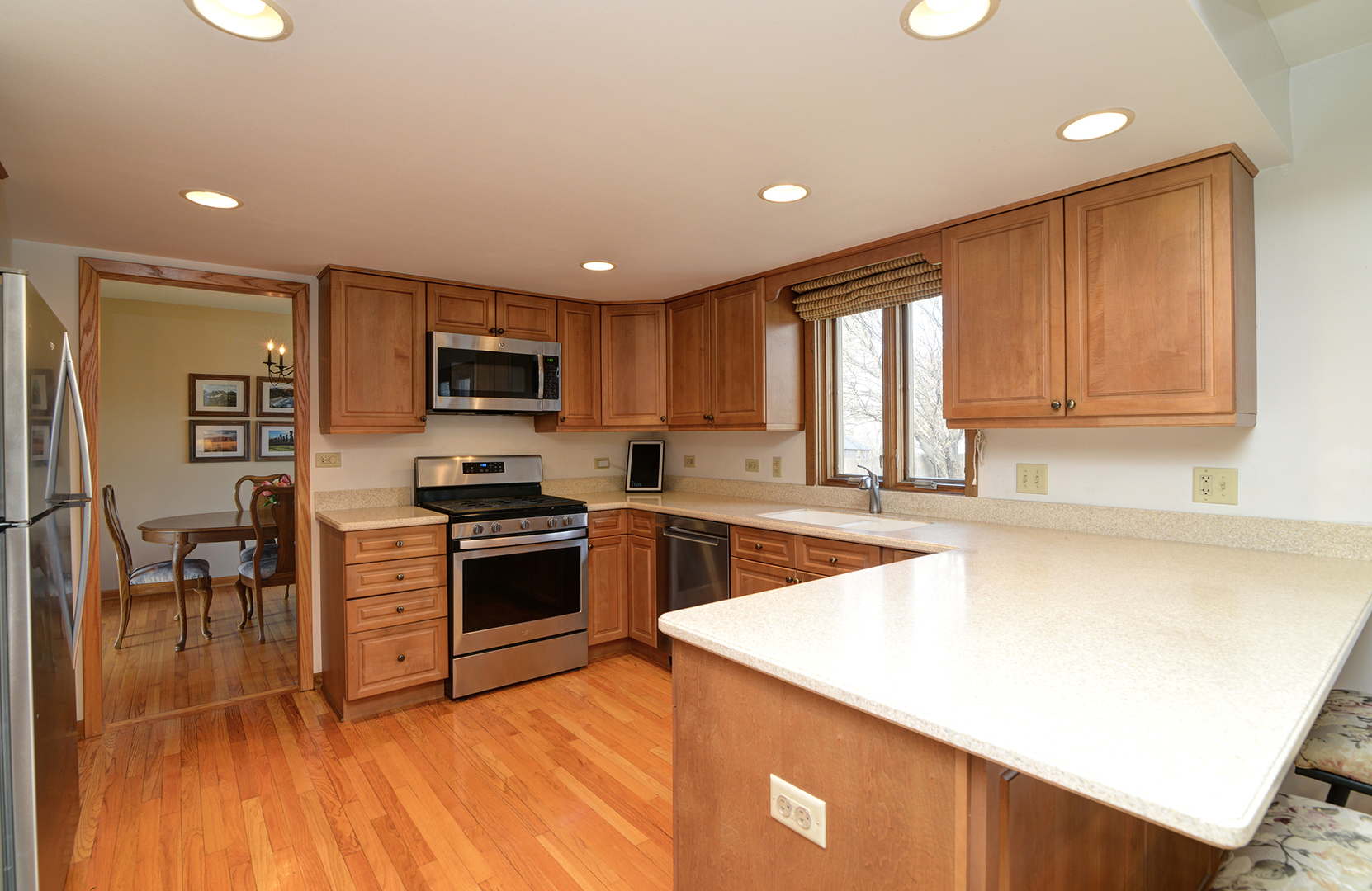 213 Arapahoe Trail, Carol Stream, IL 60188