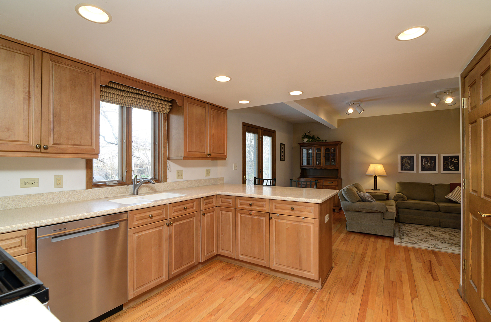 213 Arapahoe Trail, Carol Stream, IL 60188