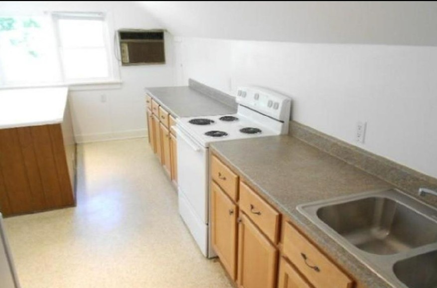 422 South Street #2, Elgin, IL 60123