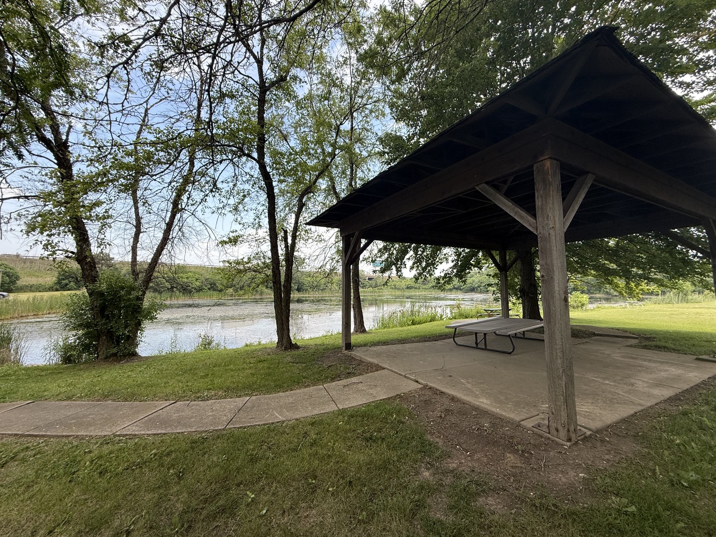 28085 N Ashley Circle, Libertyville, IL 60048