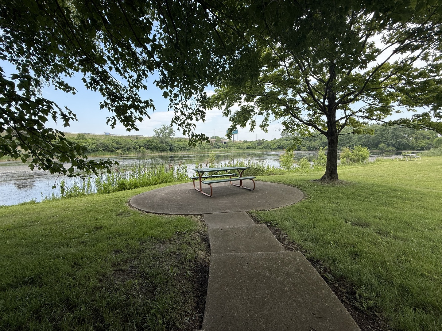 28085 N Ashley Circle, Libertyville, IL 60048