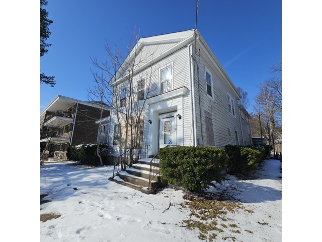 212 S Tryon Street, Woodstock, IL 60098