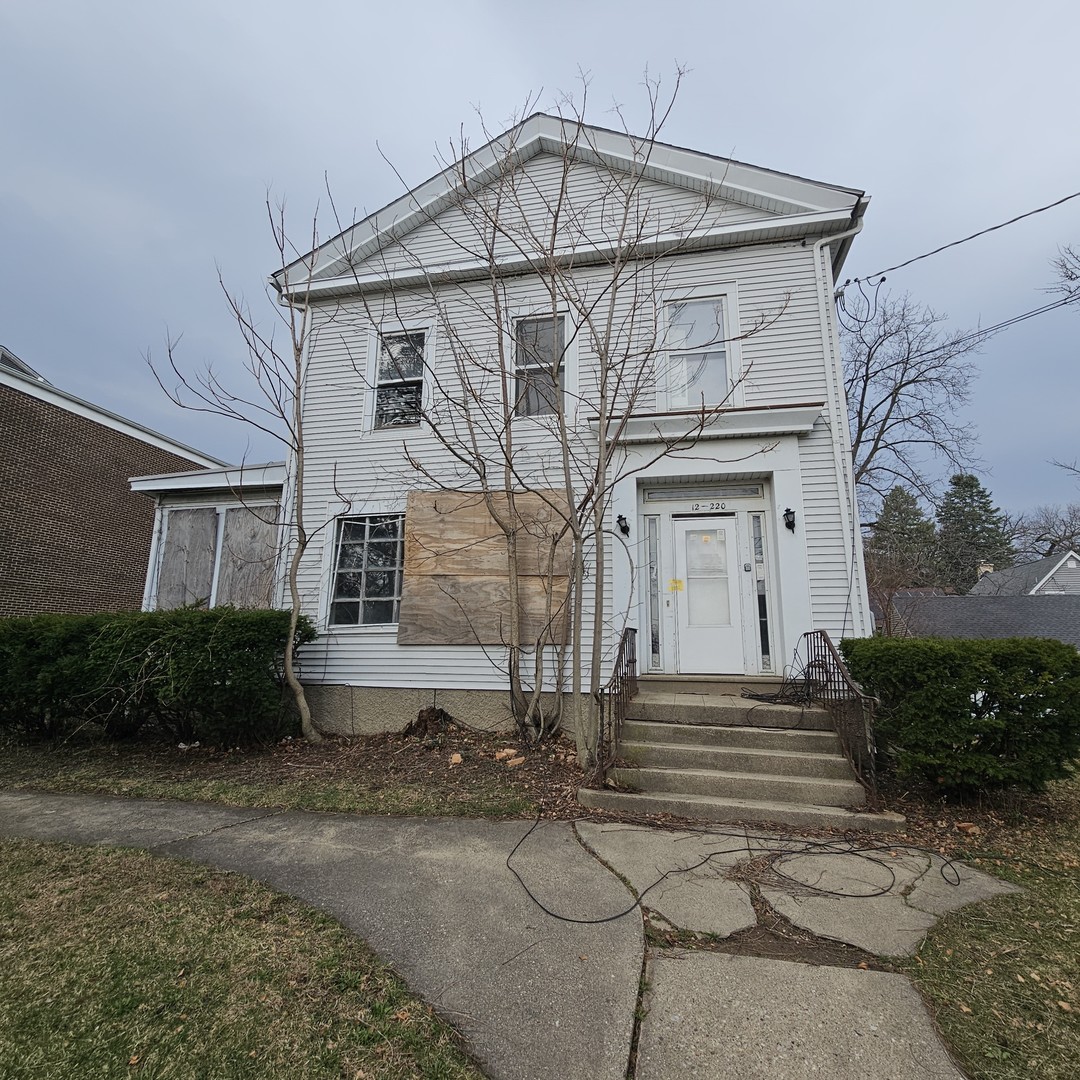 212 S Tryon Street, Woodstock, IL 60098