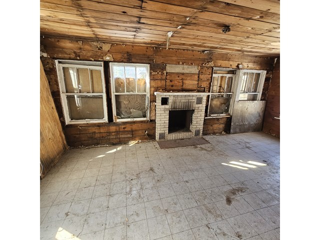 212 S Tryon Street, Woodstock, IL 60098